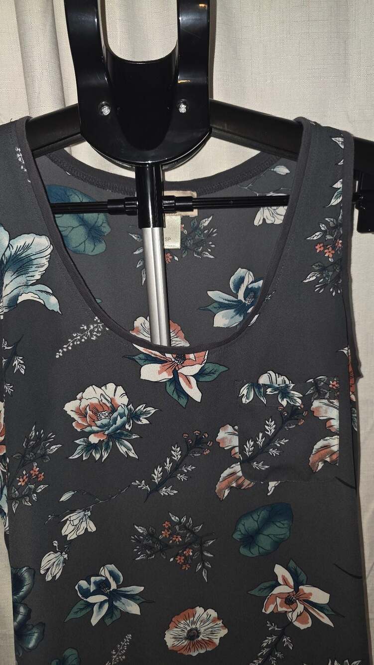LOFT Petites SP Gray Floral Pocket Scoop Neck Sleeveless Tank Top - Picture 2 of 5